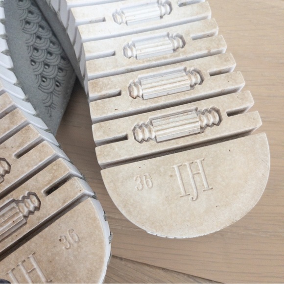 Ilse Jacobsen Grey Scalloped Tulip Slide Sandals - Picture 11 of 12